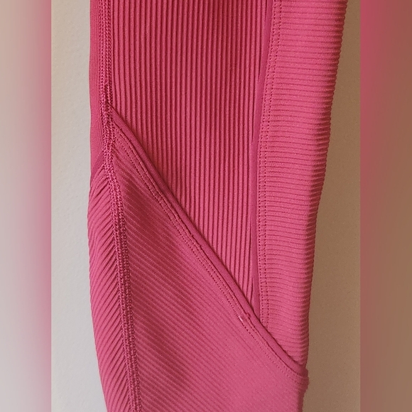 Lululemon Size 4 Red Leggings Like New 28" Inseam - Picture 6 of 8